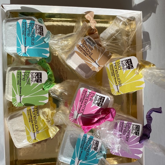 Joyful Bath Aromatherapy shower steamer, assorted, with hair tie. - Picture 4 of 4